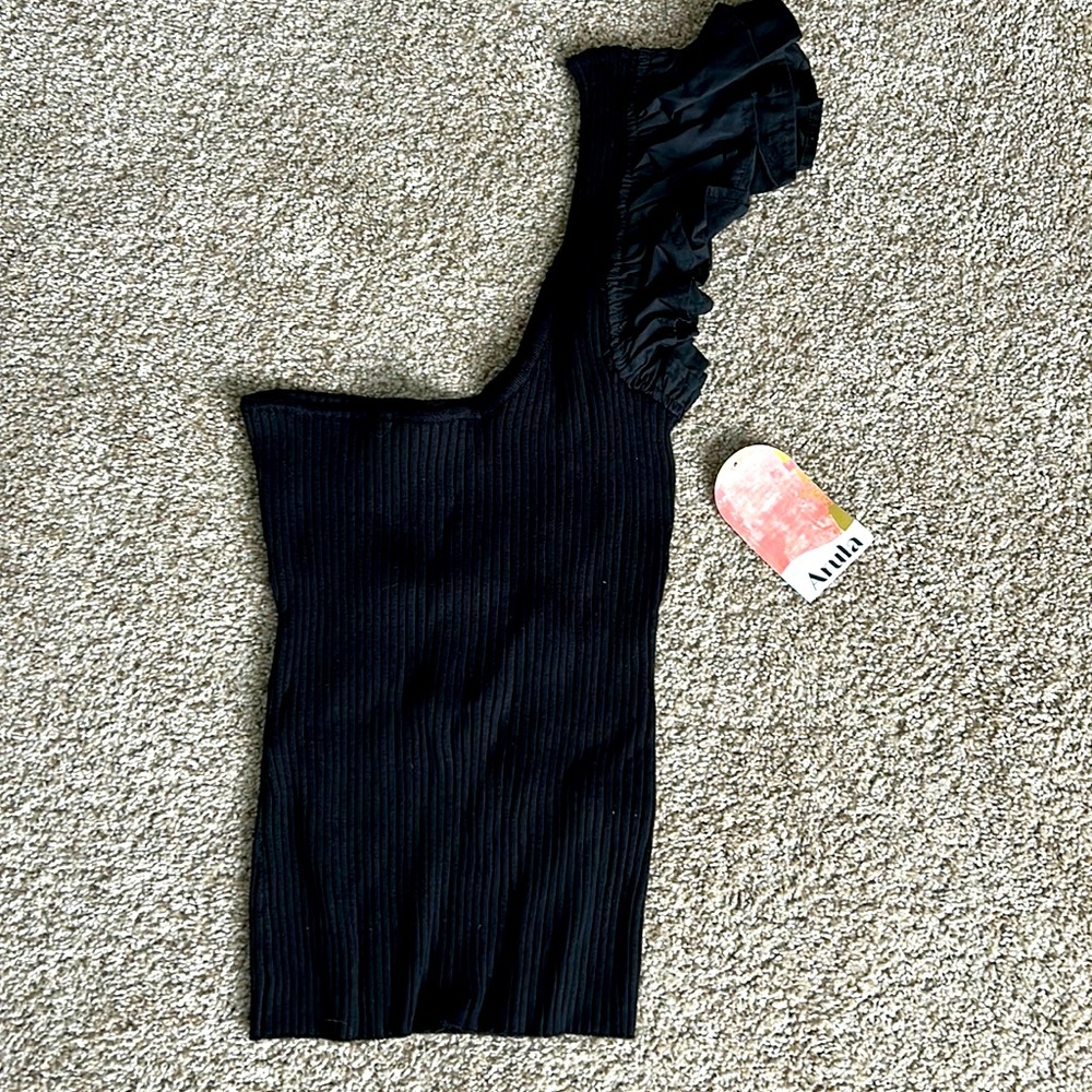 Arula Black one-shoulder tank top